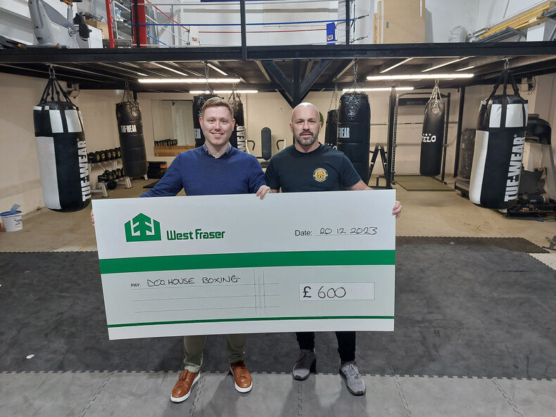 STIRLING BOXING CLUB RECEIVES DONATION BOOST FROM LOCAL MANUFACTURING HEAVYWEIGHT