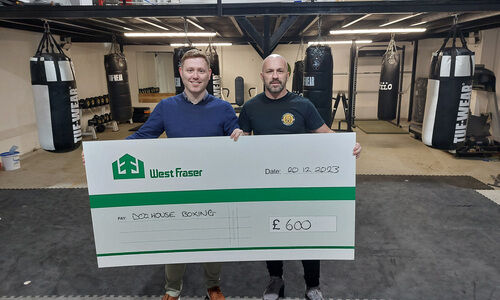 STIRLING BOXING CLUB RECEIVES DONATION BOOST FROM LOCAL MANUFACTURING HEAVYWEIGHT